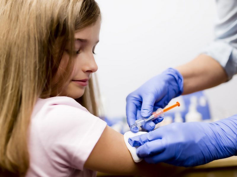 UNICEF: dėl koronaviruso tėvai priversti praleisti vaikų skiepijimą