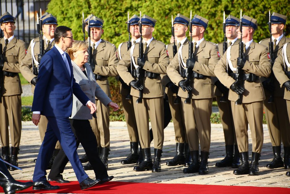 A. Merkel lankosi karo reparacijų reikalaujančioje Lenkijoje