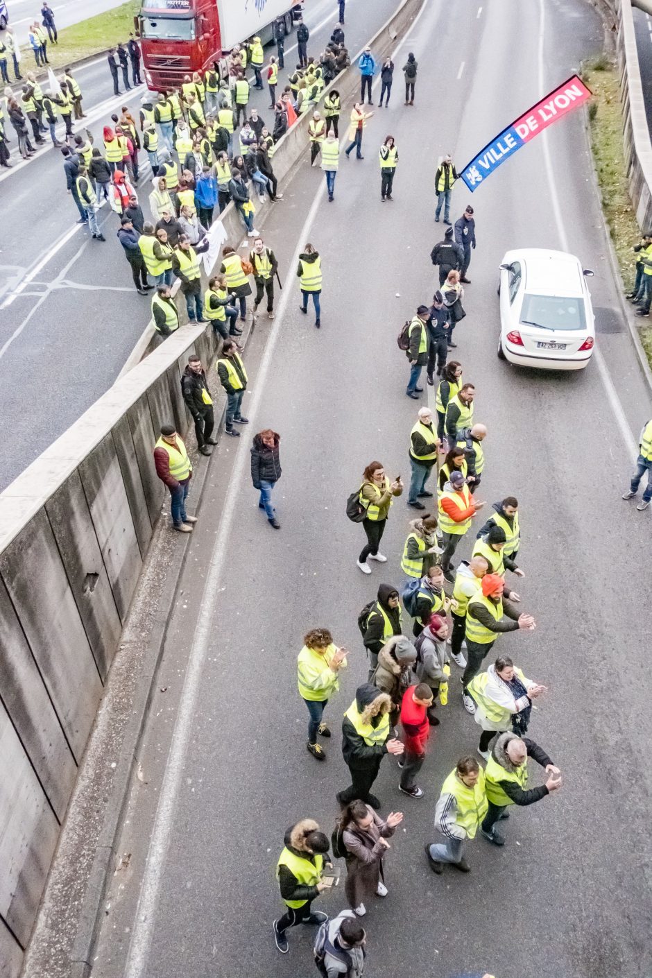 Per protestus Prancūzijoje nukentėjo apie 50 žmonių