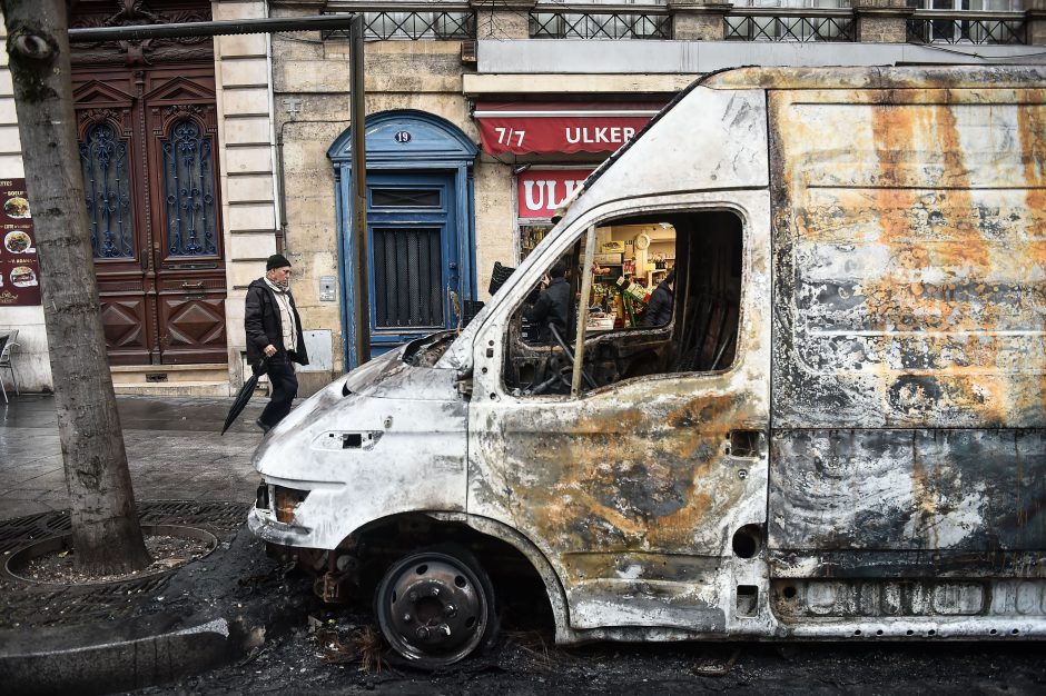 Prancūzijos finansų ministras smurtinius protestus pavadino ekonomine katastrofa