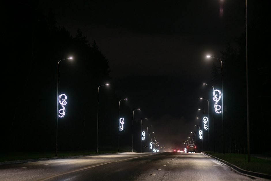 Vilniaus gatvės pasipuošė žiemos šventėms