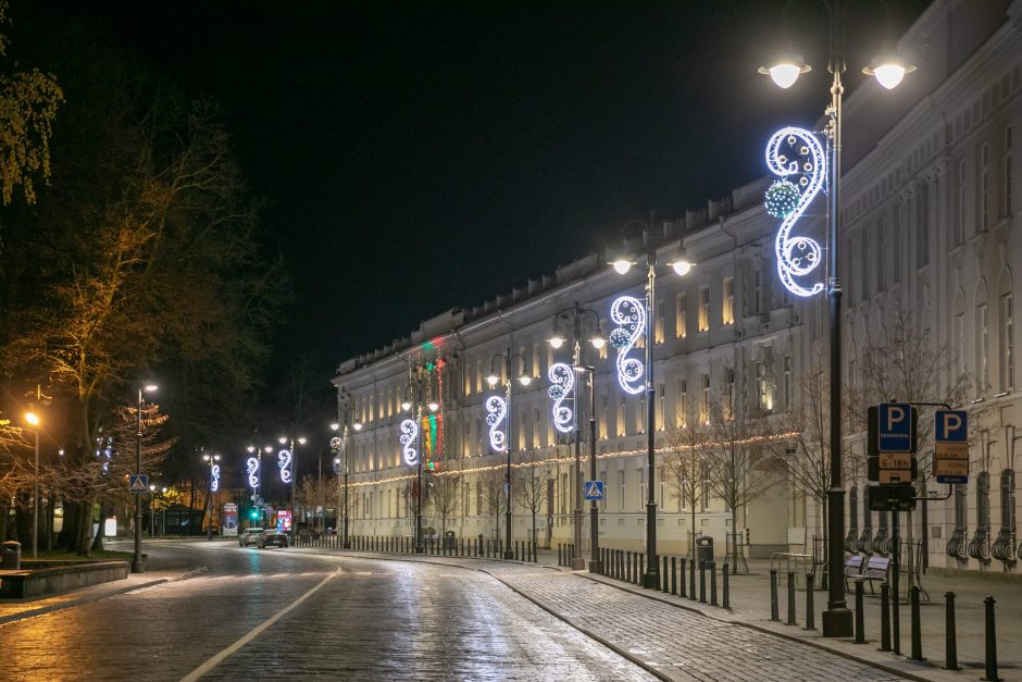 Vilniaus gatvės pasipuošė žiemos šventėms