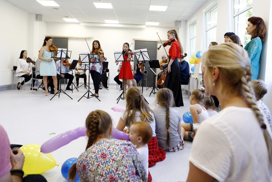 Klaipėdos kamerinis orkestras džiugino sergančius vaikus