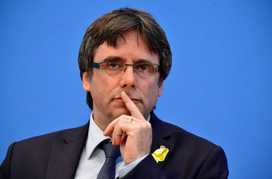 Nuverstas Katalonijos lyderis C. Puigdemont'as žada grįžti į Belgiją