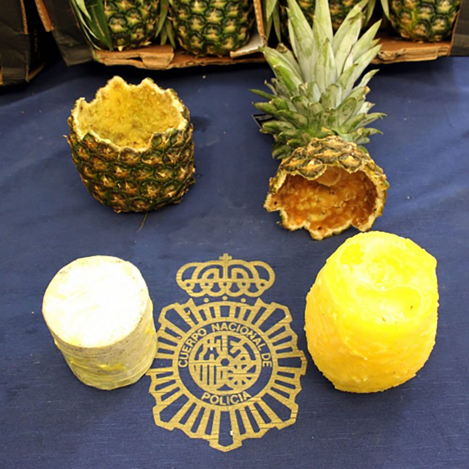 Nusikaltėlių išradingumas: 67 kilogramus kokaino paslėpė ananasuose