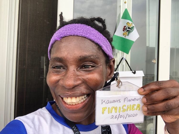 Neįtikėtiną ryžtą parodžiusi Nigerijos bėgikė Kauno maratoną įveikė savo namų balkone