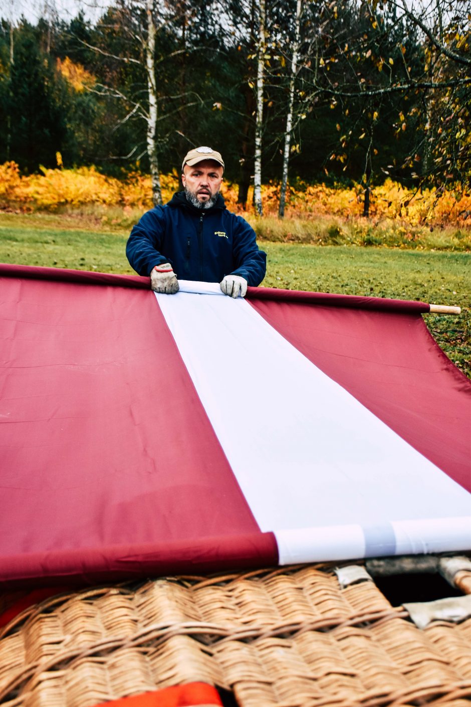 Unikalus reginys: šimtmečio proga Birštone į dangų pakilo Latvijos vėliava