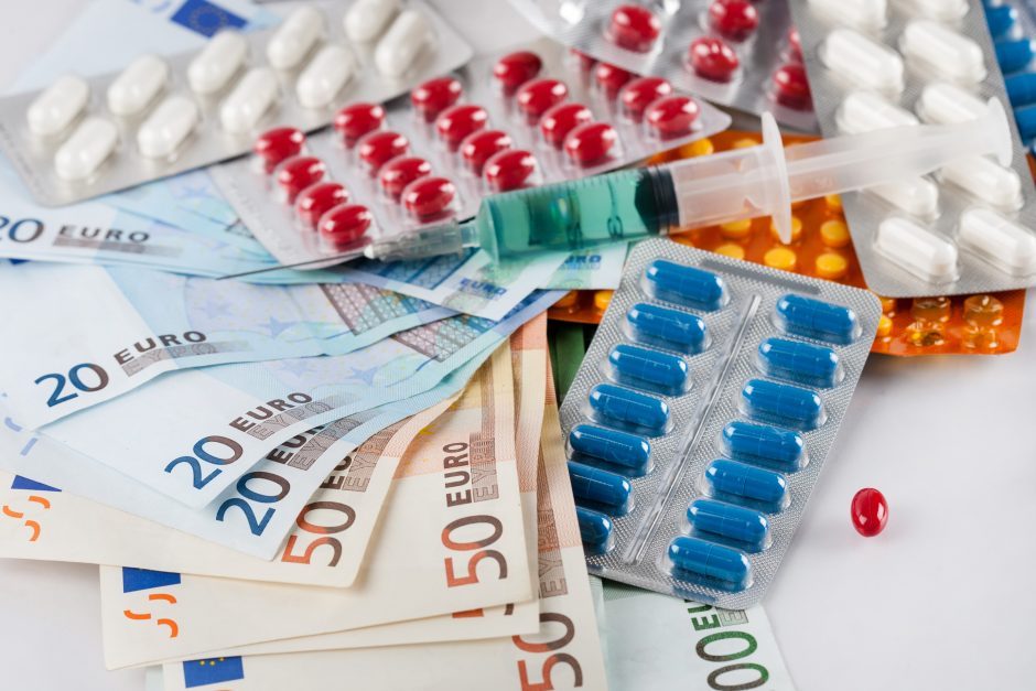 Mažėja kainos: įvestos priemokų „lubos“ kompensuojamiesiems vaistams