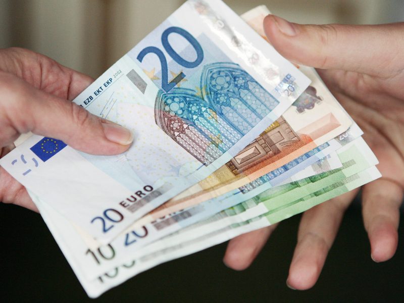 Minimali alga kitąmet turėtų siekti 430 eurų