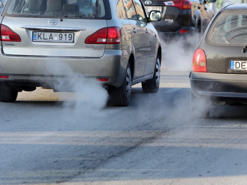 Patvirtintas Nacionalinis oro taršos mažinimo planas: naujam automobiliui – 1000 eurų