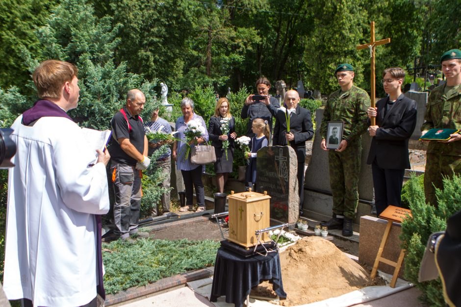 Jūrų karininko palaikai atgulė Kaune