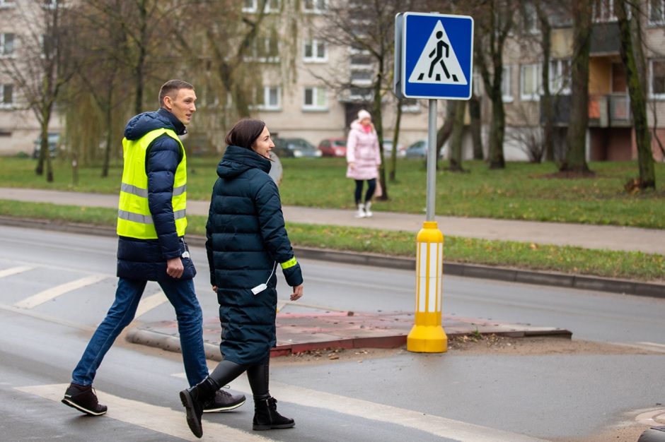 Pėsčiųjų saugumui – uostamiesčio pareigūnų atšvaitų dalijimo akcija