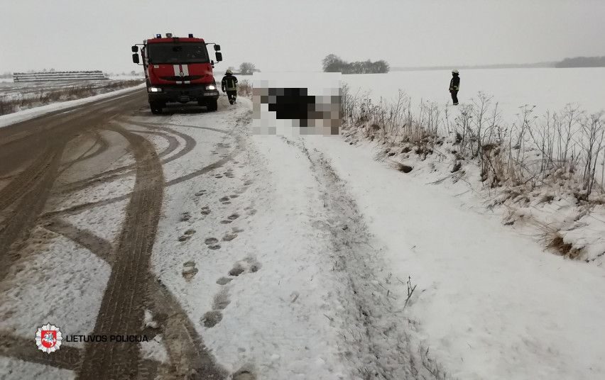 Šalčininkų rajone apvirto girto vairuotojo automobilis: vyras kartu vežėsi vaiką