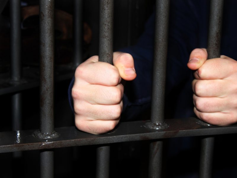 Kalėjimas iki gyvos galvos: Didžiojoje Britanijoje trys vyrai tyčia padegė parduotuvę