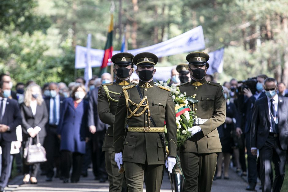 Genocido aukų pagerbimas Panerių memoriale