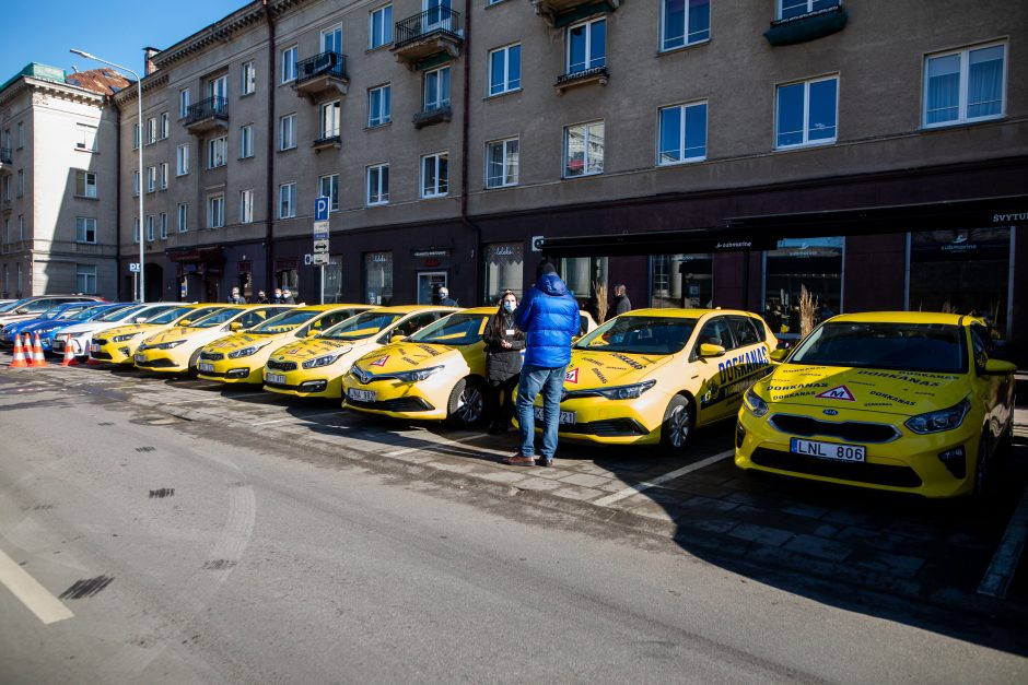 Prie Seimo – protestas dėl vairavimo egzaminų atnaujinimo