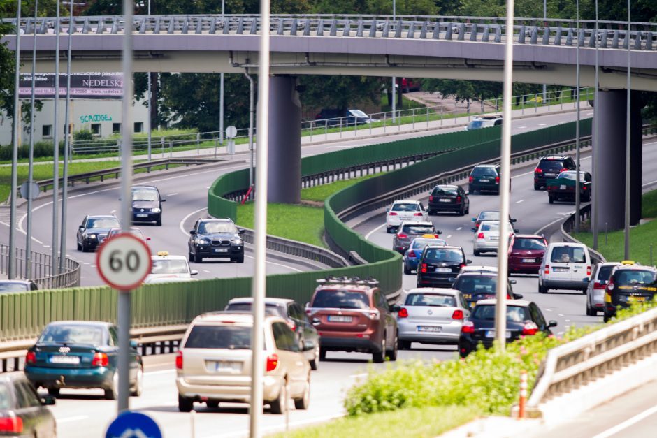 Ekologijos siekis: taršos mokestis ir nemokamas viešasis transportas