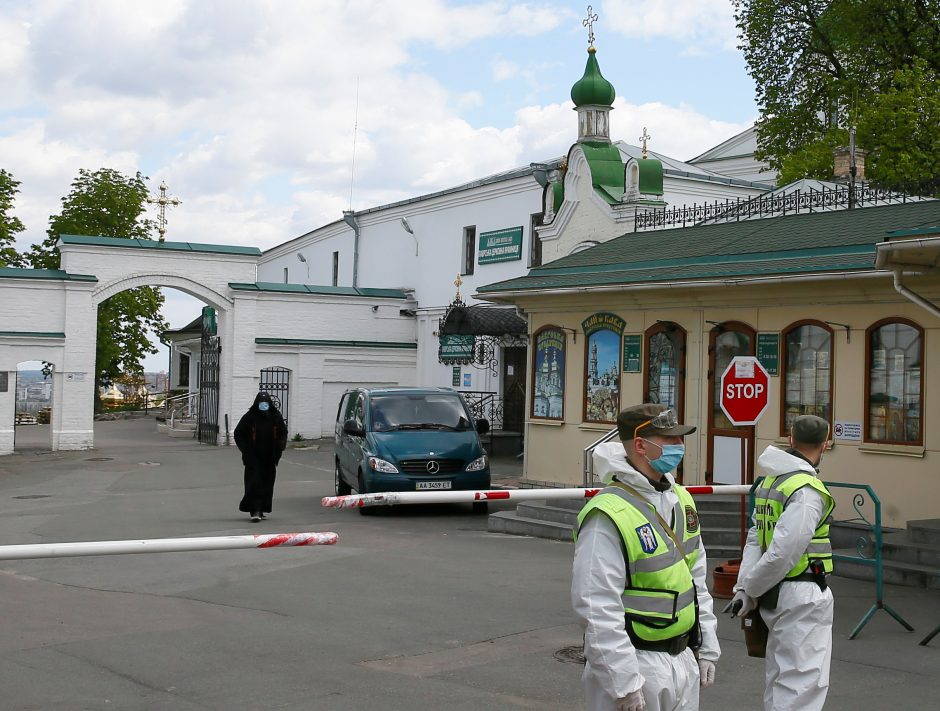 Kijeve karantinuotas koronaviruso protrūkio apimtas moterų vienuolynas 