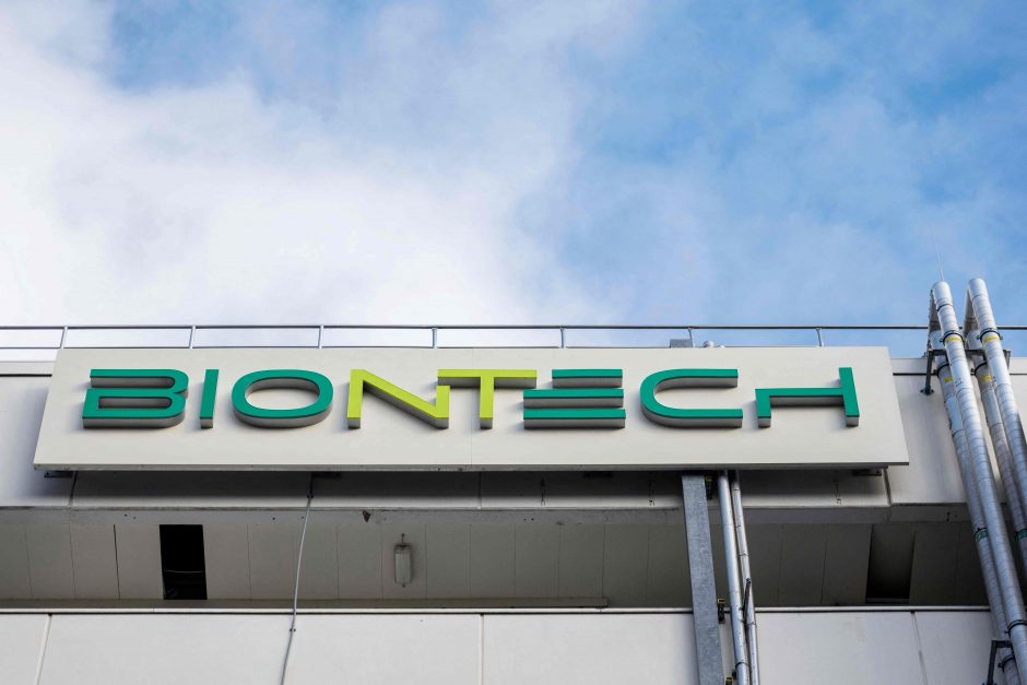 „BioNTech“ vadovas: kol kas nėra poreikio pritaikyti vakcinos koronaviruso atmainoms