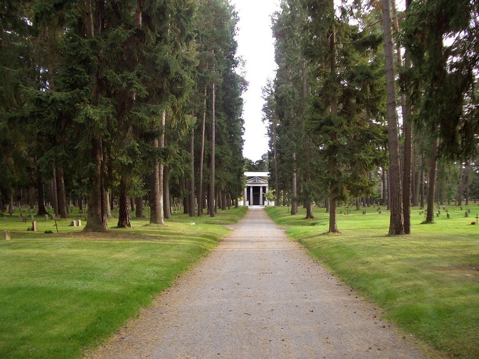 Šiuolaikiškos kapinės – parkuose ir tarp daugiabučių