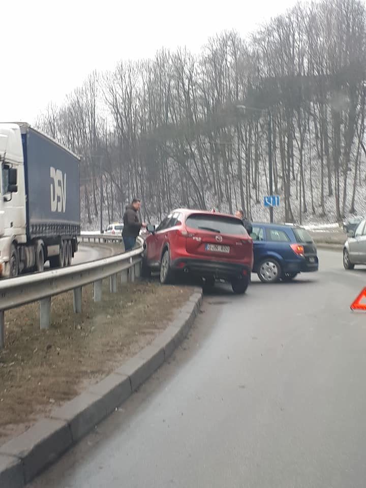 Dviguba avarija Tunelio g. – trenkėsi į jau apdaužytą automobilį