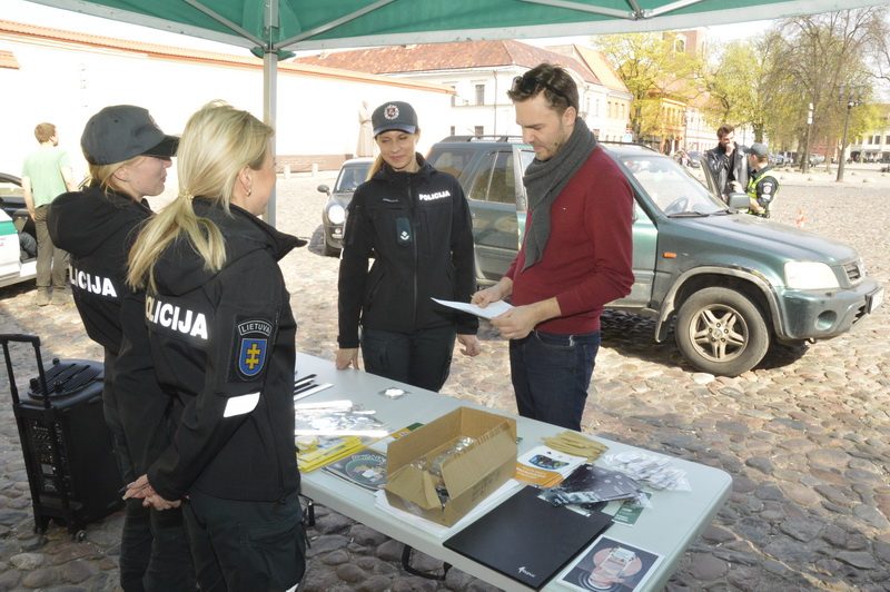 Neeilinis policijos reidas Rotušės aikštėje