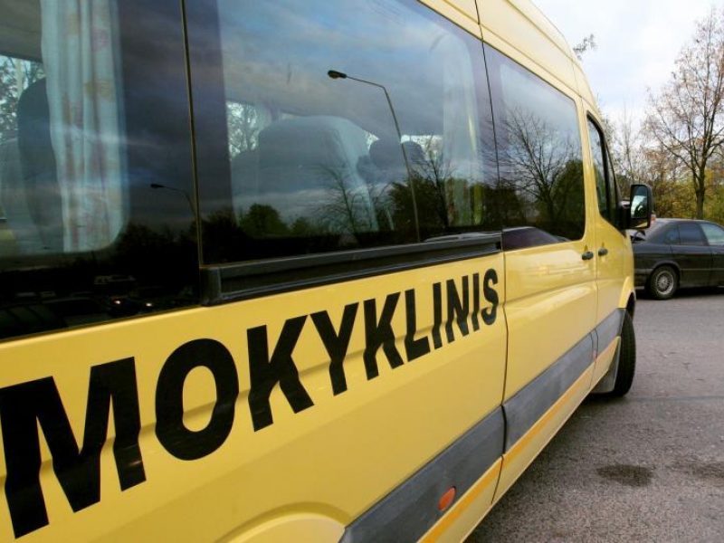 Zarasuose mokyklinis autobusas partrenkė mažametę