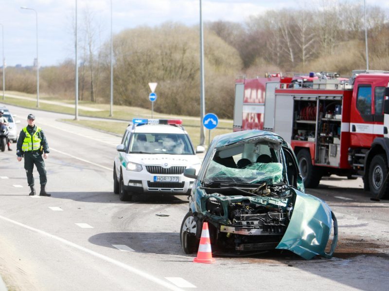 Telšiuose į ligoninę išgabentas automobilyje prispaustas žmogus 