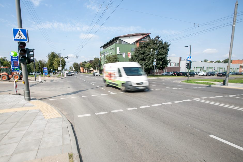 Vairuotojus Kaune piktina ne tik prasidėjusios spūstys: ar laukiama didelių avarijų?