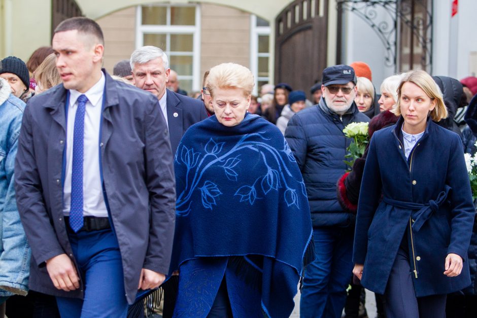 Į atsisveikinimą su teatro genijumi E. Nekrošiumi renkasi minios žmonių