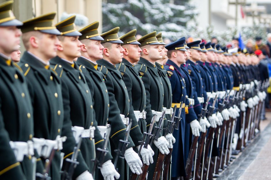 Valstybės vėliavos pakėlimo ceremonija Nepriklausomybės aikštėje