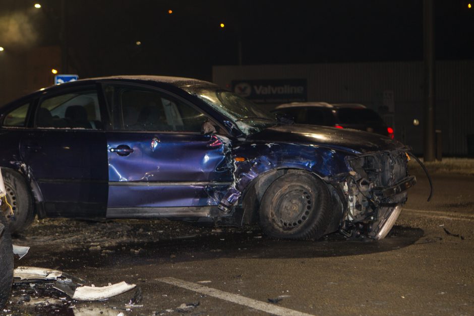 Į avariją Varnių gatvėje pateko taksi automobilis – yra nukentėjusiųjų