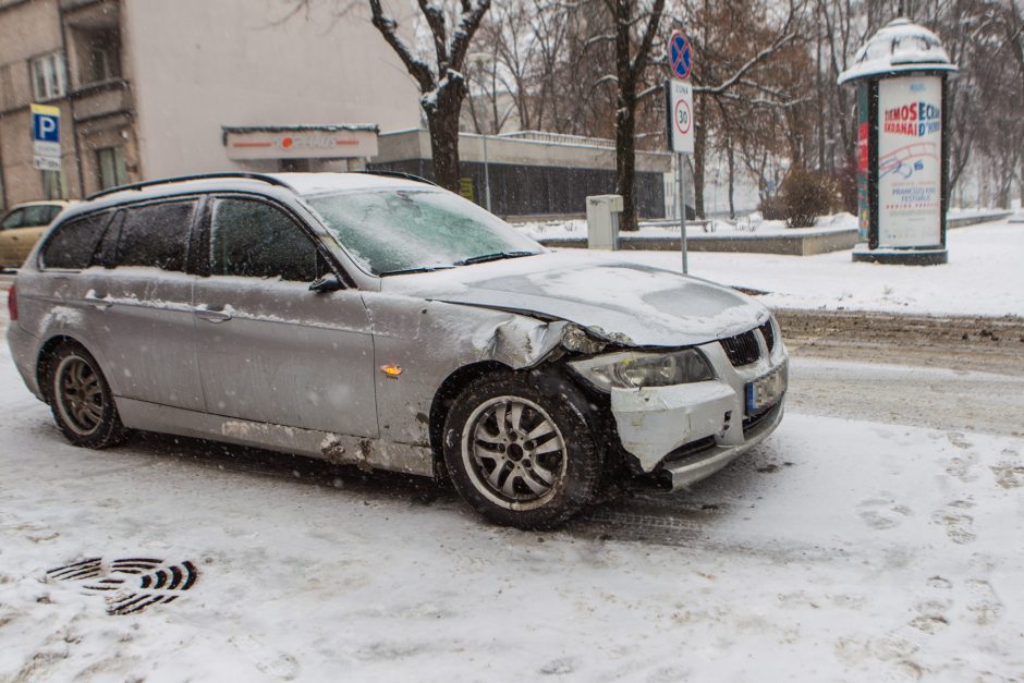 Kauno centre – kelininkų transporto ir BMW akistata