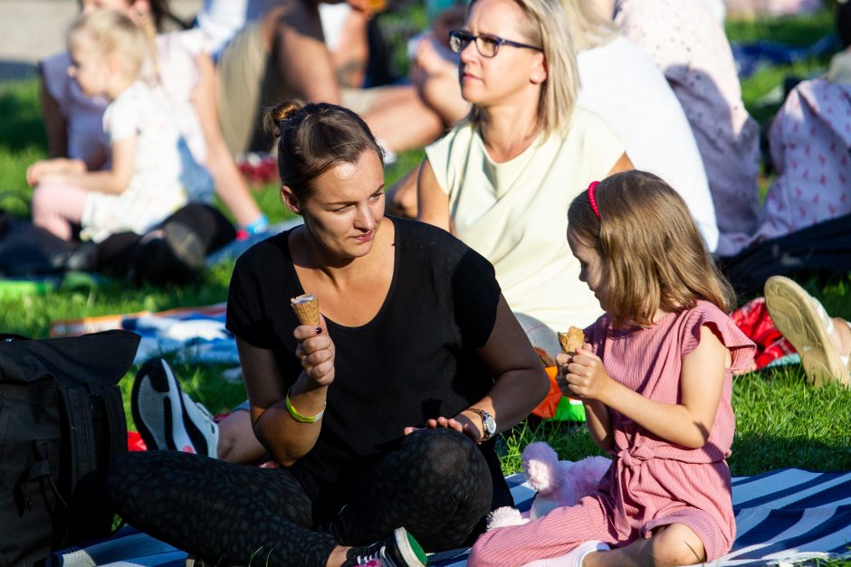 Kairėnų festivalyje skambėjo gražiausios L. Adomaičio dainos