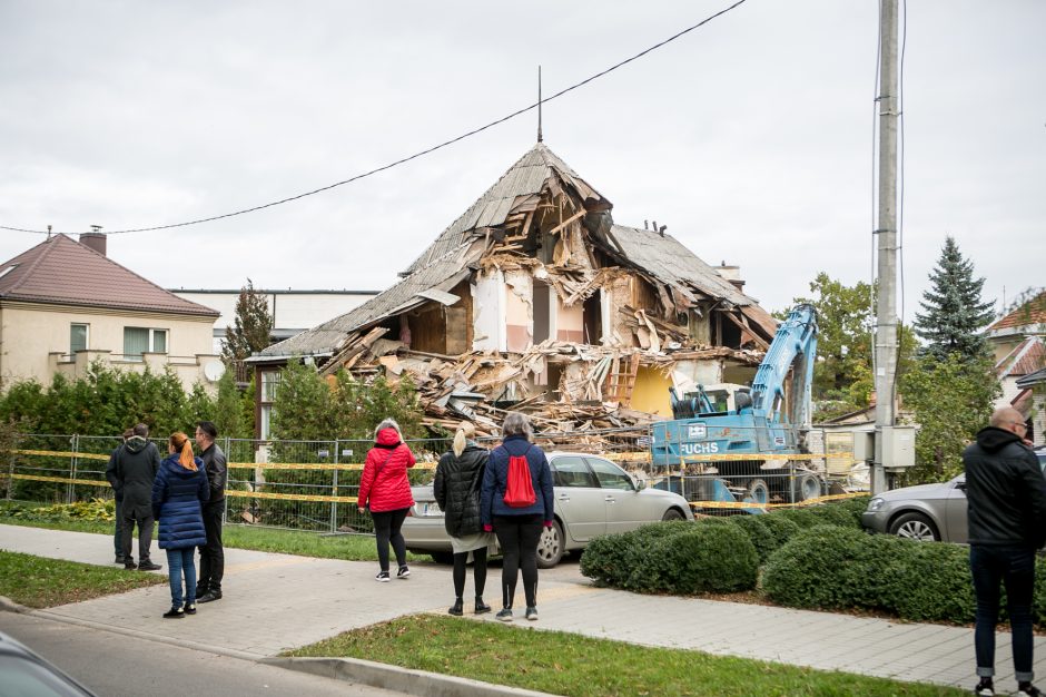 Žaliakalnyje toliau įžūliai naikinamas paveldo namas