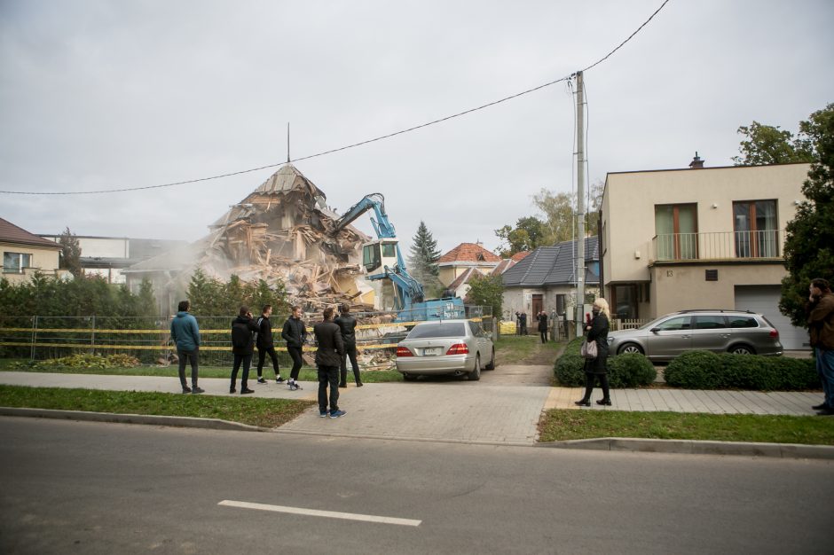 Žaliakalnyje toliau įžūliai naikinamas paveldo namas