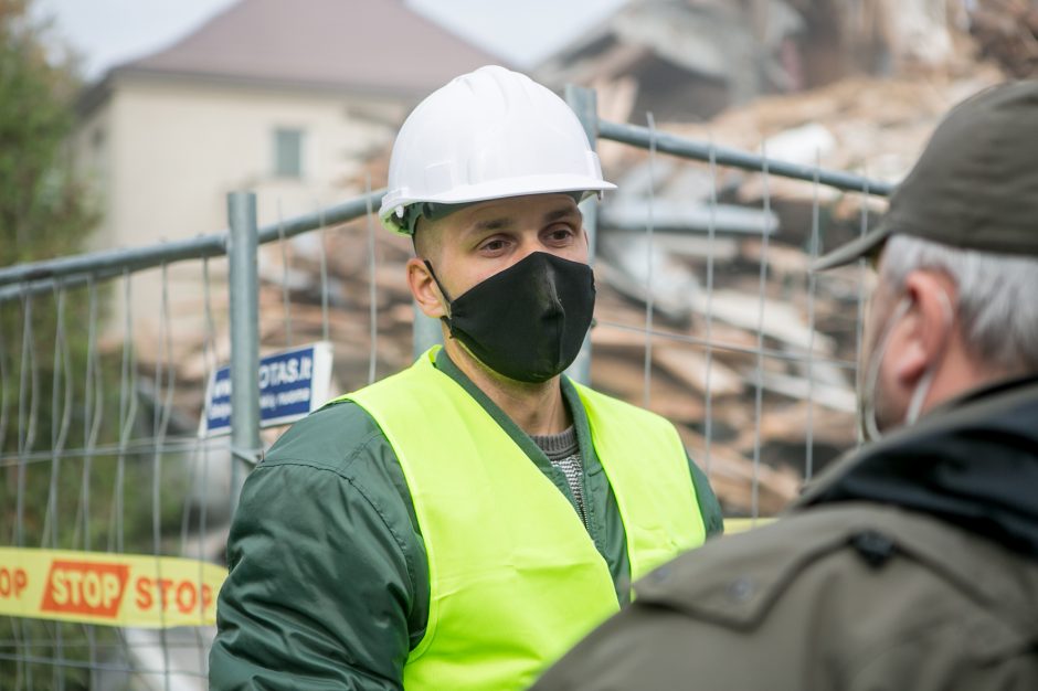 Žaliakalnyje toliau įžūliai naikinamas paveldo namas