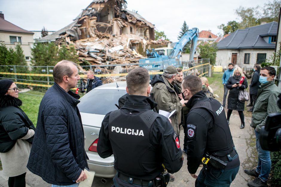 Žaliakalnyje toliau įžūliai naikinamas paveldo namas