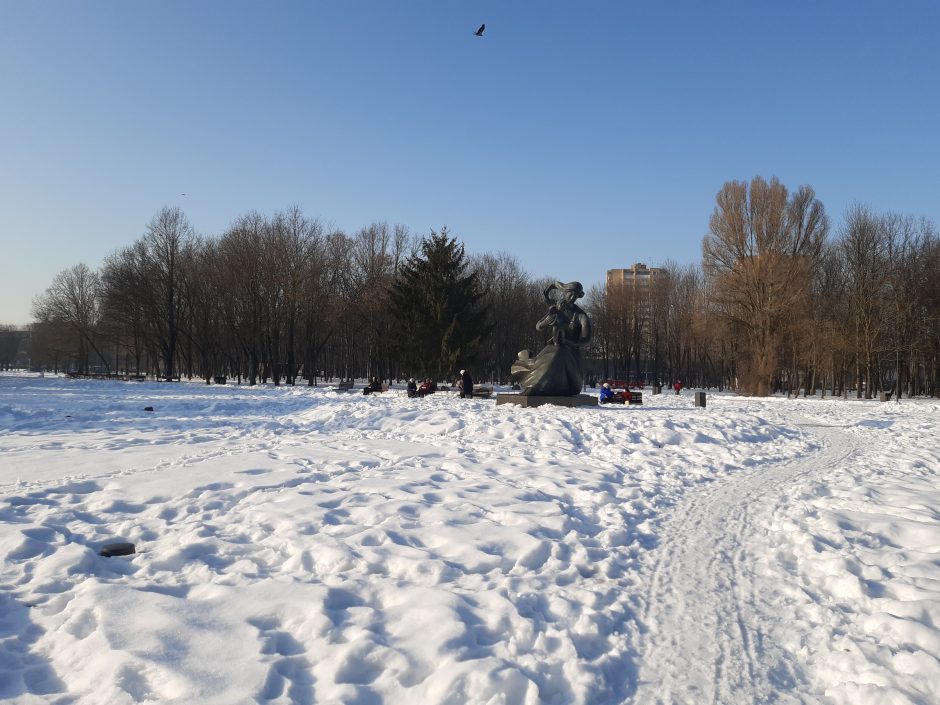 Saulėtos dienos išginė kauniečius į parkus (fotoreportažas)