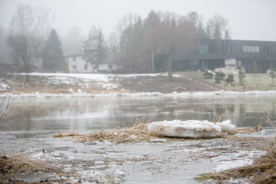 Grėsmė tolsta: Neryje vanduo nebekyla, potvynio nenusimato