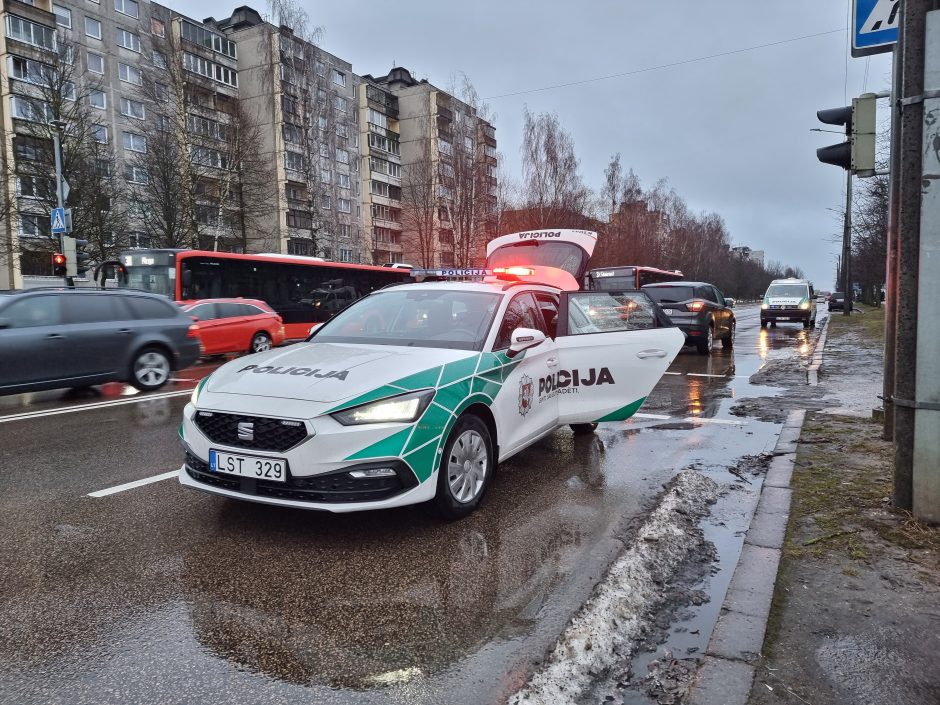 Penktadienis prasidėjo skaudžia nelaime: Šilainių perėjoje partrenkta jauna moteris