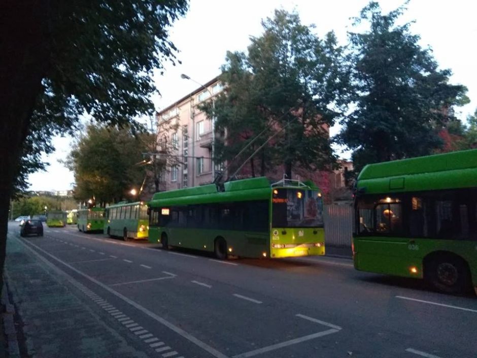 Kauno centre ir senamiestyje buvo sutrikęs troleibusų eismas 