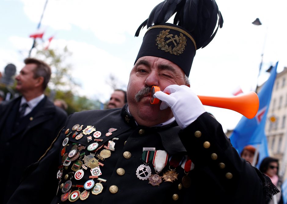 Tarptautinę darbo dieną pasaulyje – audringos demonstracijos