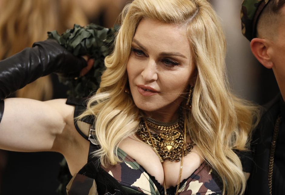 Madonna savo įvaikintuosius pasiėmė į Malavį atidaryti naujo ligoninės skyriaus