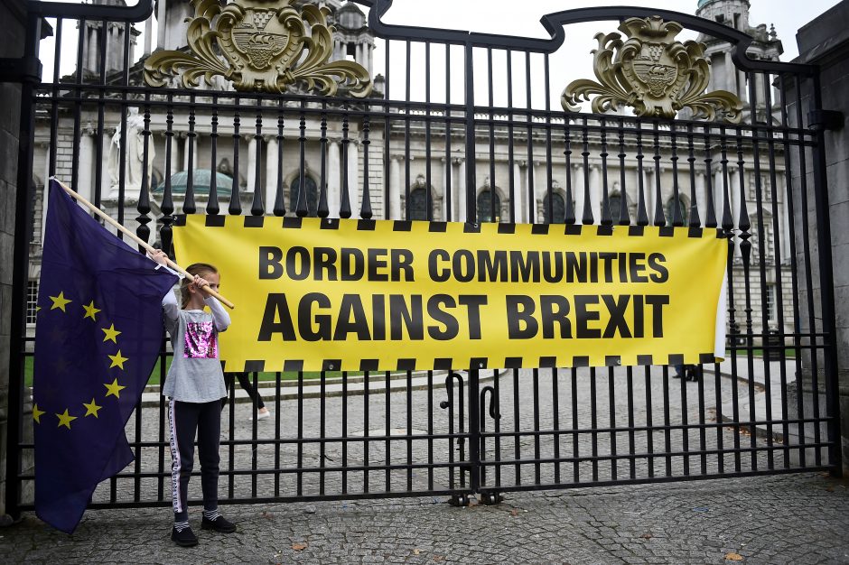 Londono gatves užkimšę demonstrantai reikalavo naujo balsavimo dėl „Brexit“