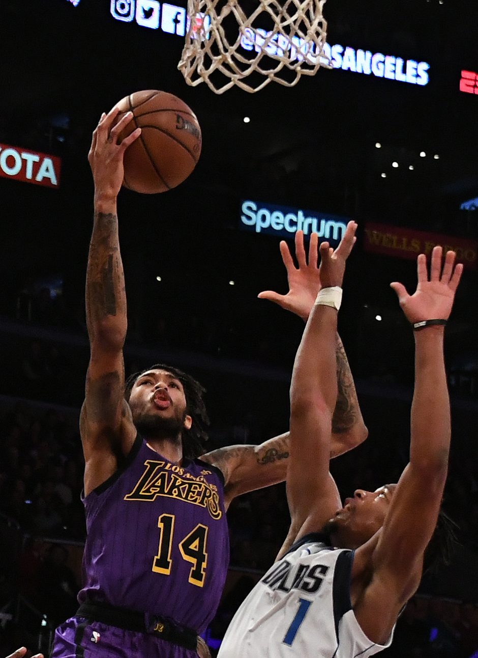 L. Jamesas ir „Lakers“ sutramdė NBA naujoką L. Dončičių