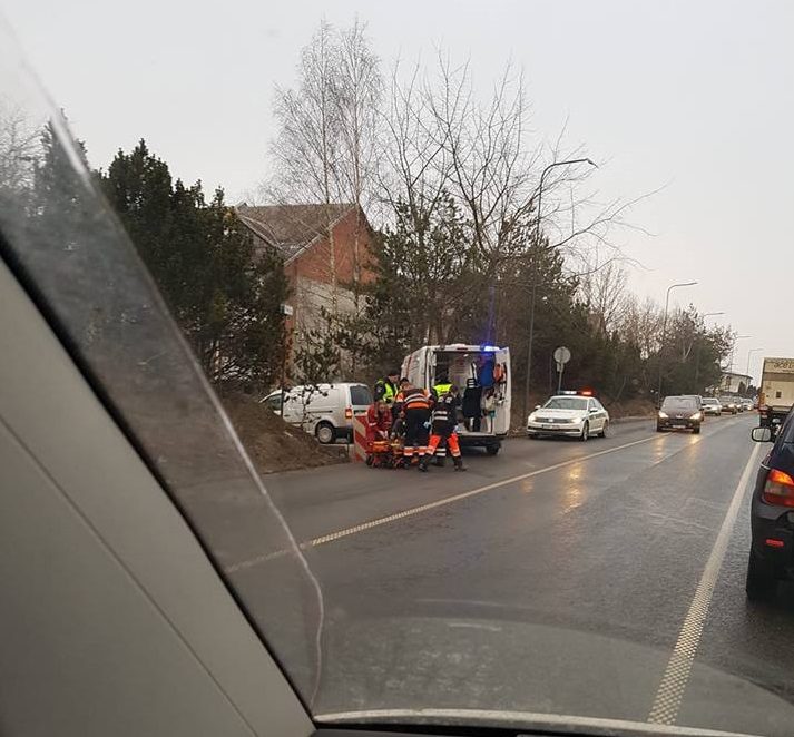 Amaliuose lengvasis automobilis partrenkė vaiką