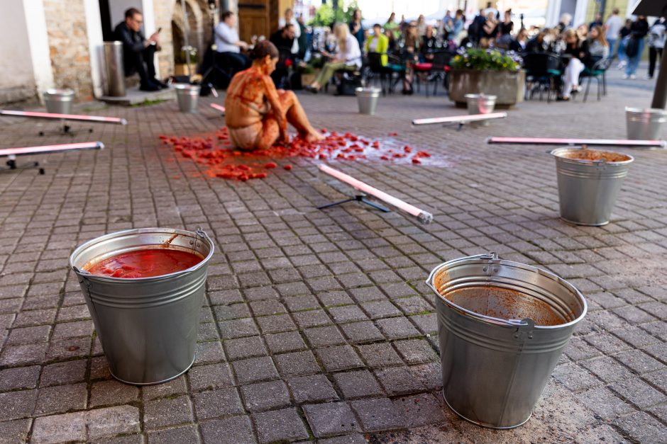 Sostinės centre – įspūdingas A. Jagelavičiūtės performansas