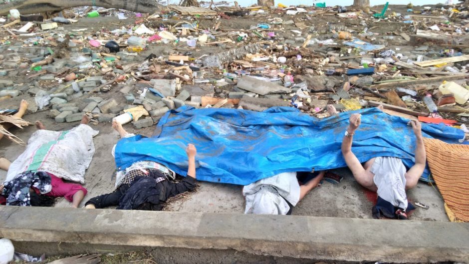 Indonezijoje aptikti per žemės drebėjimą žuvę mokiniai