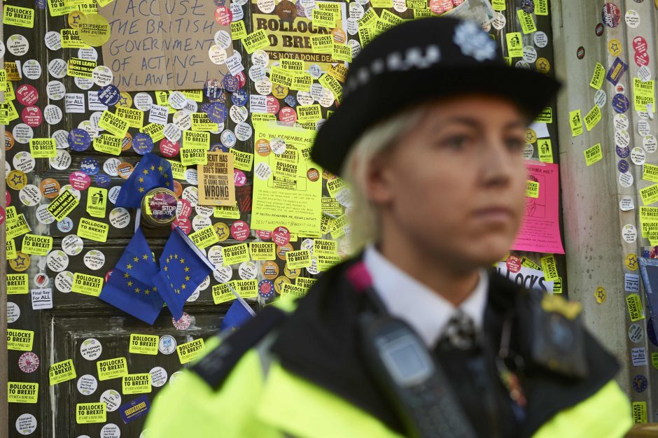 Londono gatves užkimšę demonstrantai reikalavo naujo balsavimo dėl „Brexit“